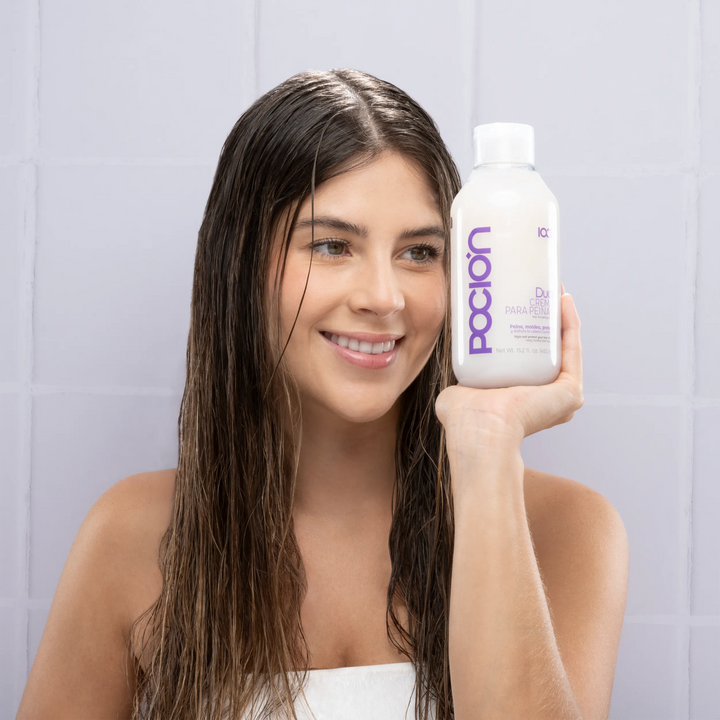 Modelo con Dual Crema de Peinar